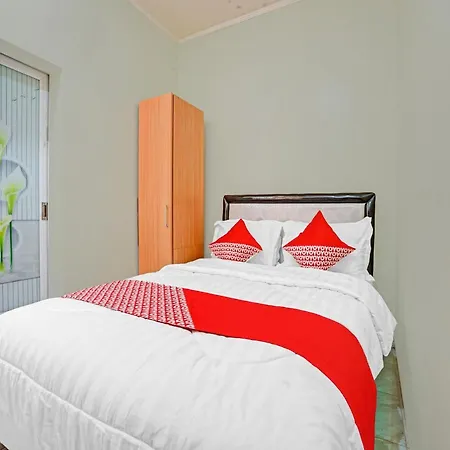 OYO 90804 Oma Uti Homestay Syariah-2
